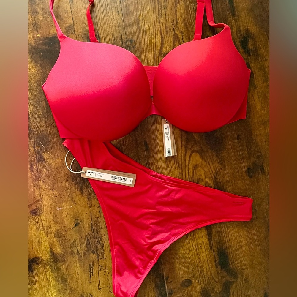 SKIMS Red Underwire T-Shirt Bra